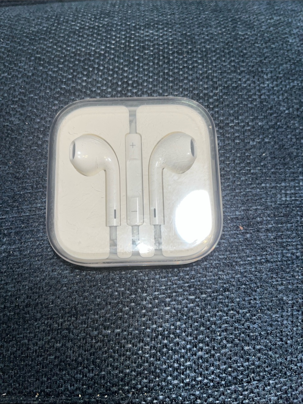 Apple White Wired Earbud Headphones with Inline Remote